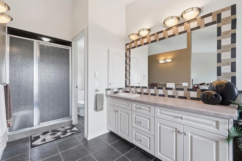 5807 Coach Hill Road SW Calgary AB T3H 1E3