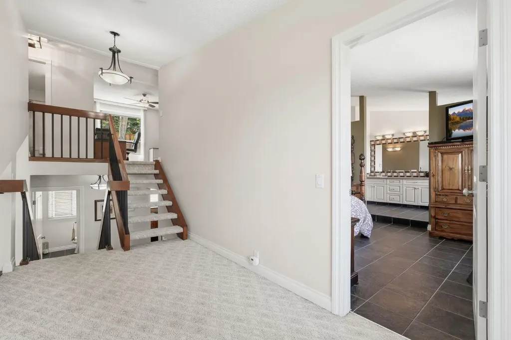 5807 Coach Hill Road SW Calgary AB T3H 1E3