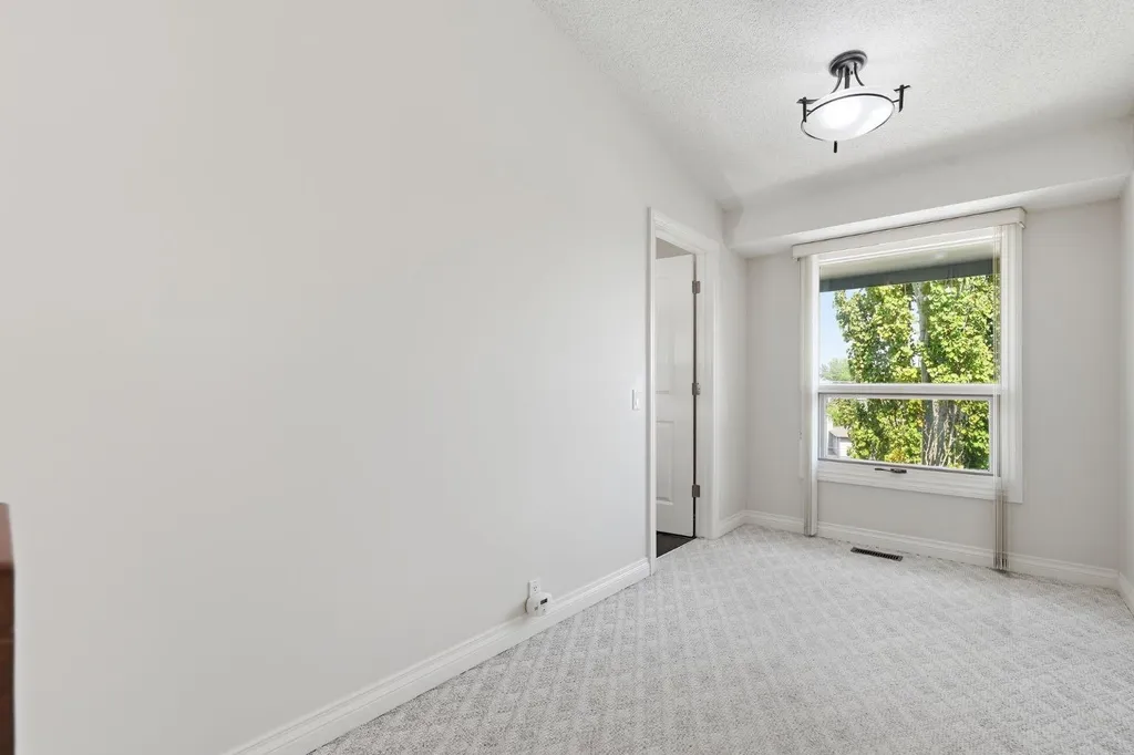 5807 Coach Hill Road SW Calgary AB T3H 1E3