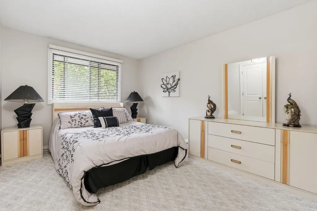 5807 Coach Hill Road SW Calgary AB T3H 1E3