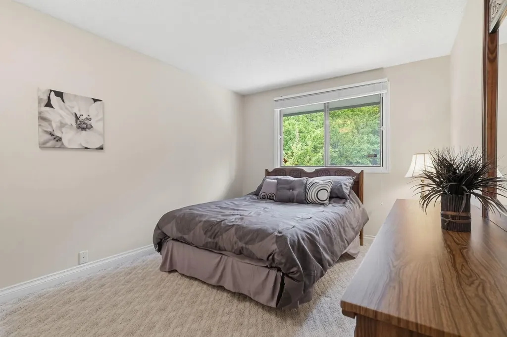 5807 Coach Hill Road SW Calgary AB T3H 1E3
