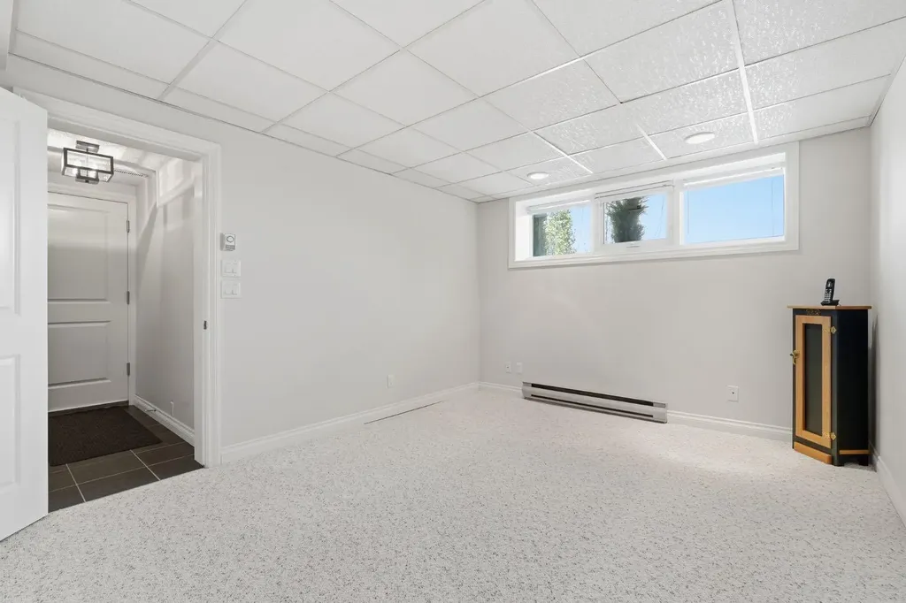 5807 Coach Hill Road SW Calgary AB T3H 1E3