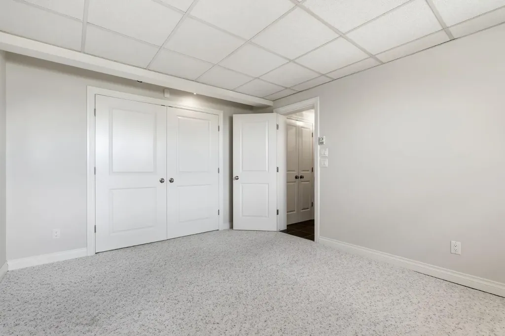 5807 Coach Hill Road SW Calgary AB T3H 1E3