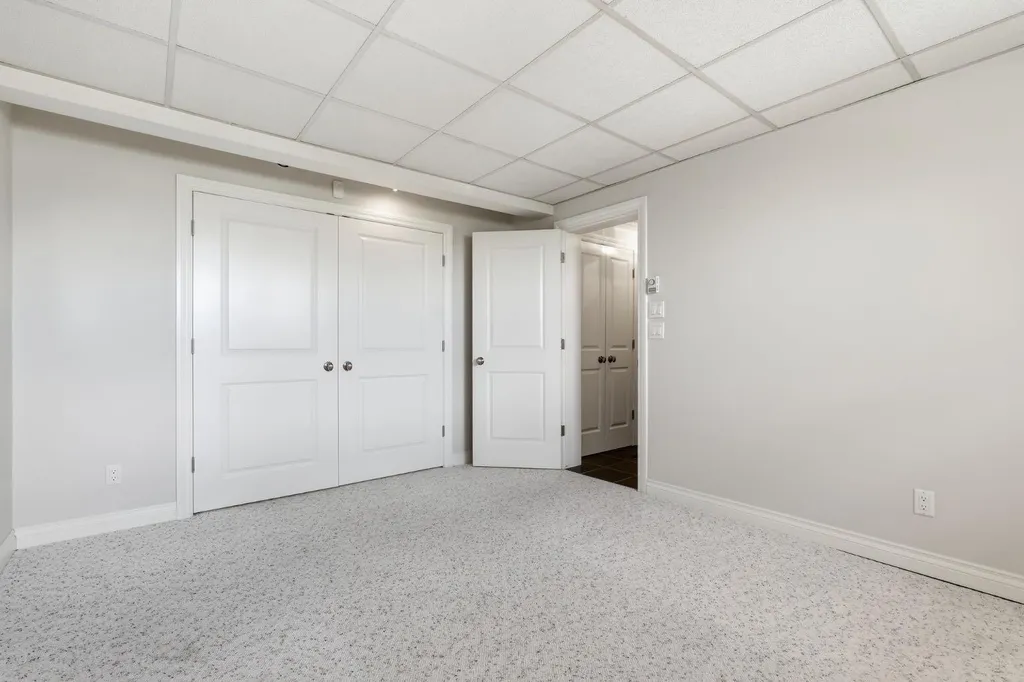 5807 Coach Hill Road SW Calgary AB T3H 1E3