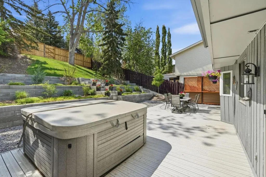 5807 Coach Hill Road SW Calgary AB T3H 1E3