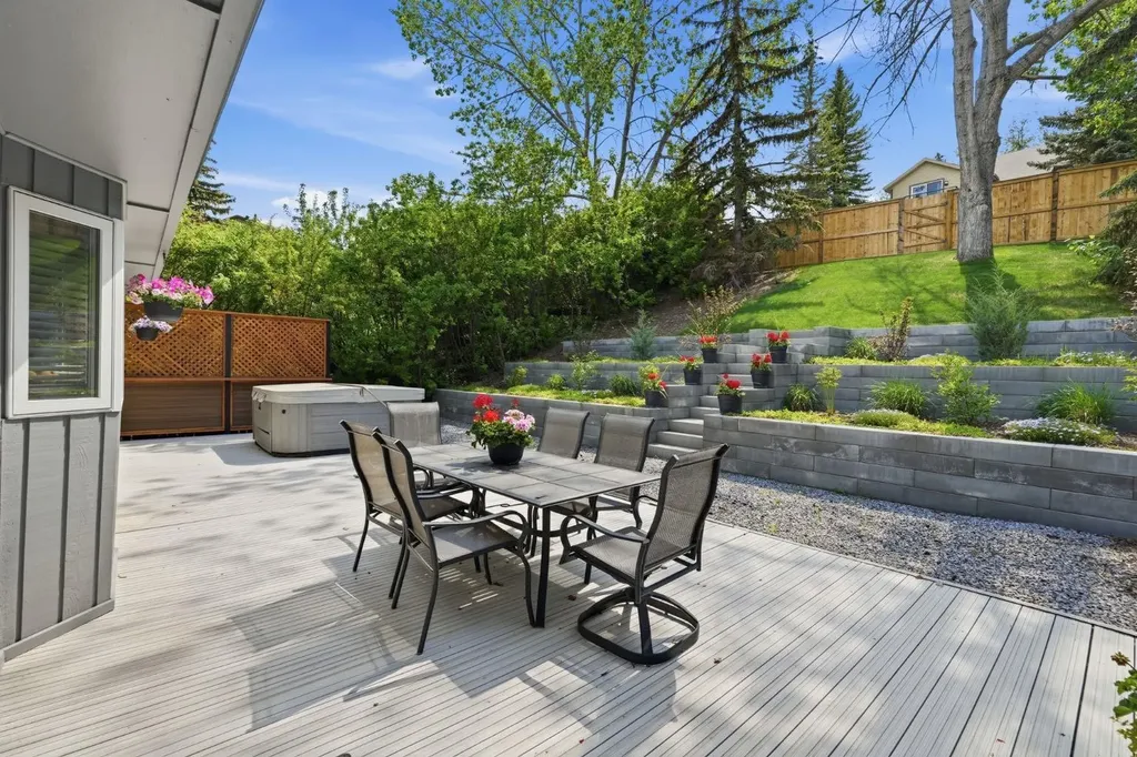 5807 Coach Hill Road SW Calgary AB T3H 1E3