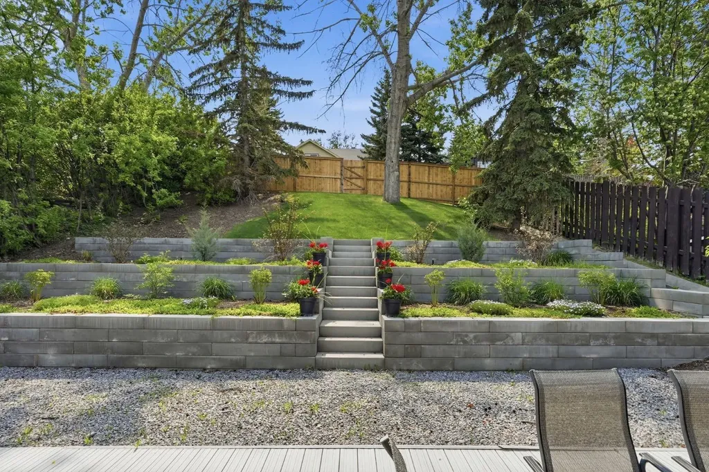 5807 Coach Hill Road SW Calgary AB T3H 1E3