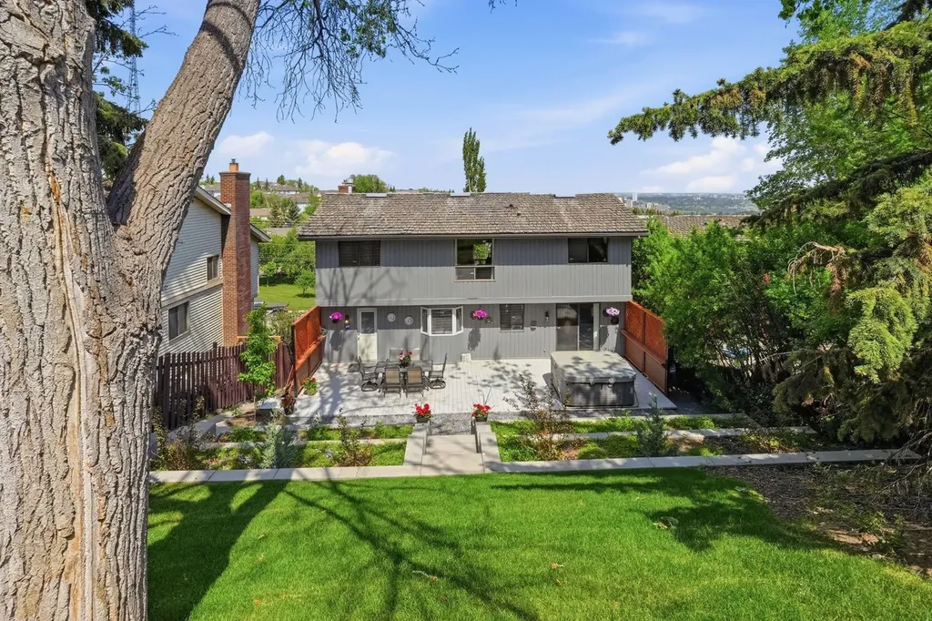 5807 Coach Hill Road SW Calgary AB T3H 1E3