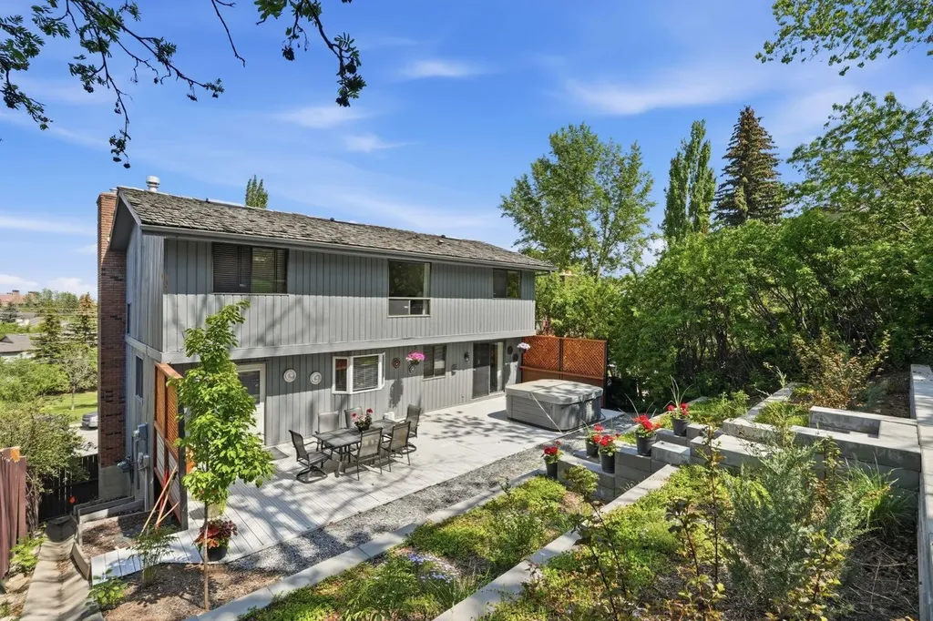5807 Coach Hill Road SW Calgary AB T3H 1E3