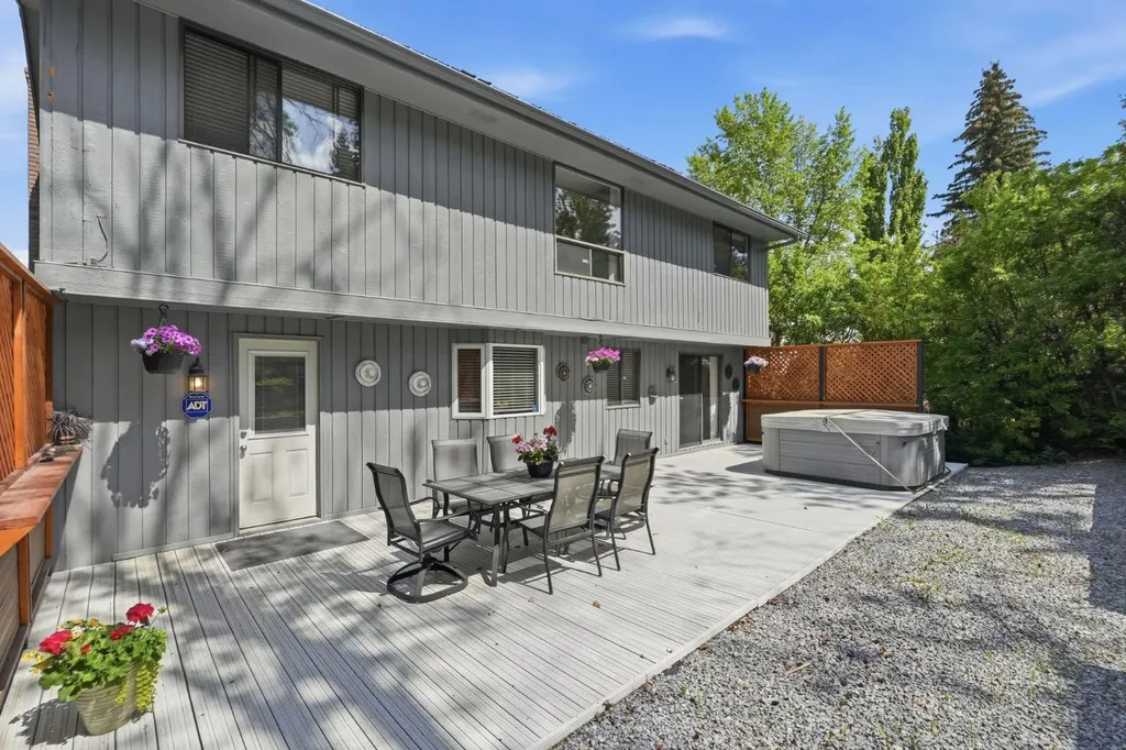 5807 Coach Hill Road SW Calgary AB T3H 1E3