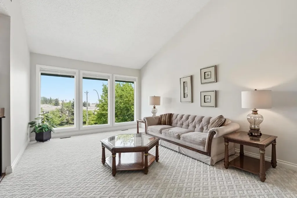 5807 Coach Hill Road SW Calgary AB T3H 1E3