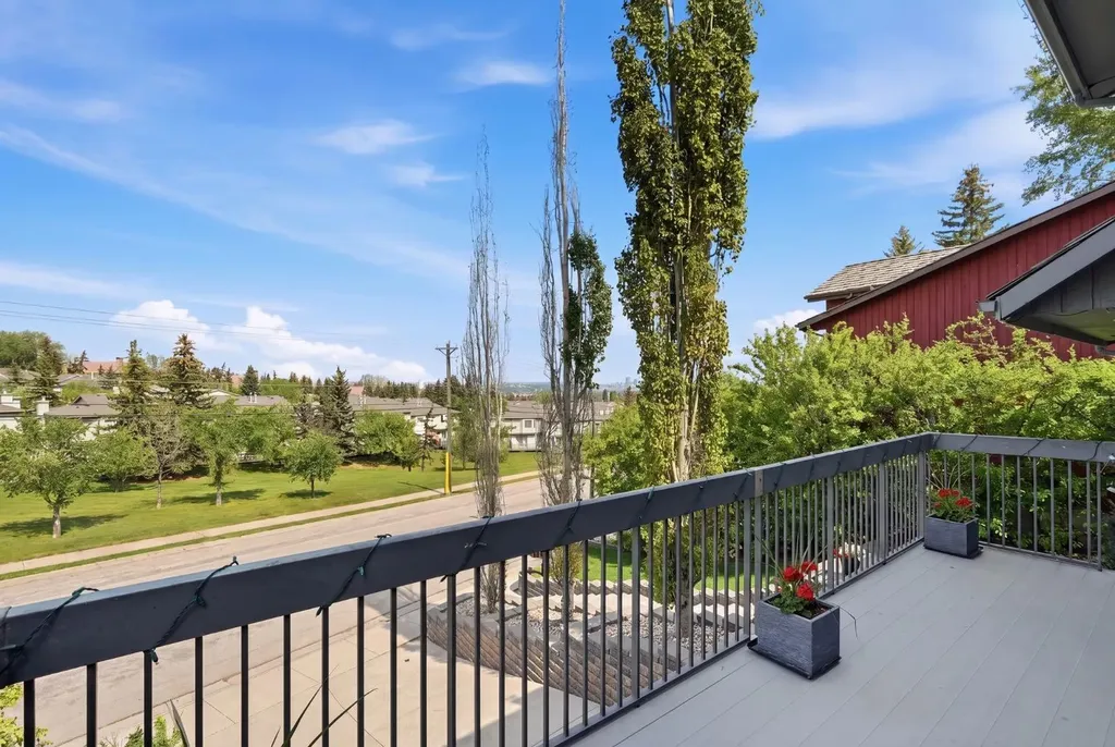 5807 Coach Hill Road SW Calgary AB T3H 1E3