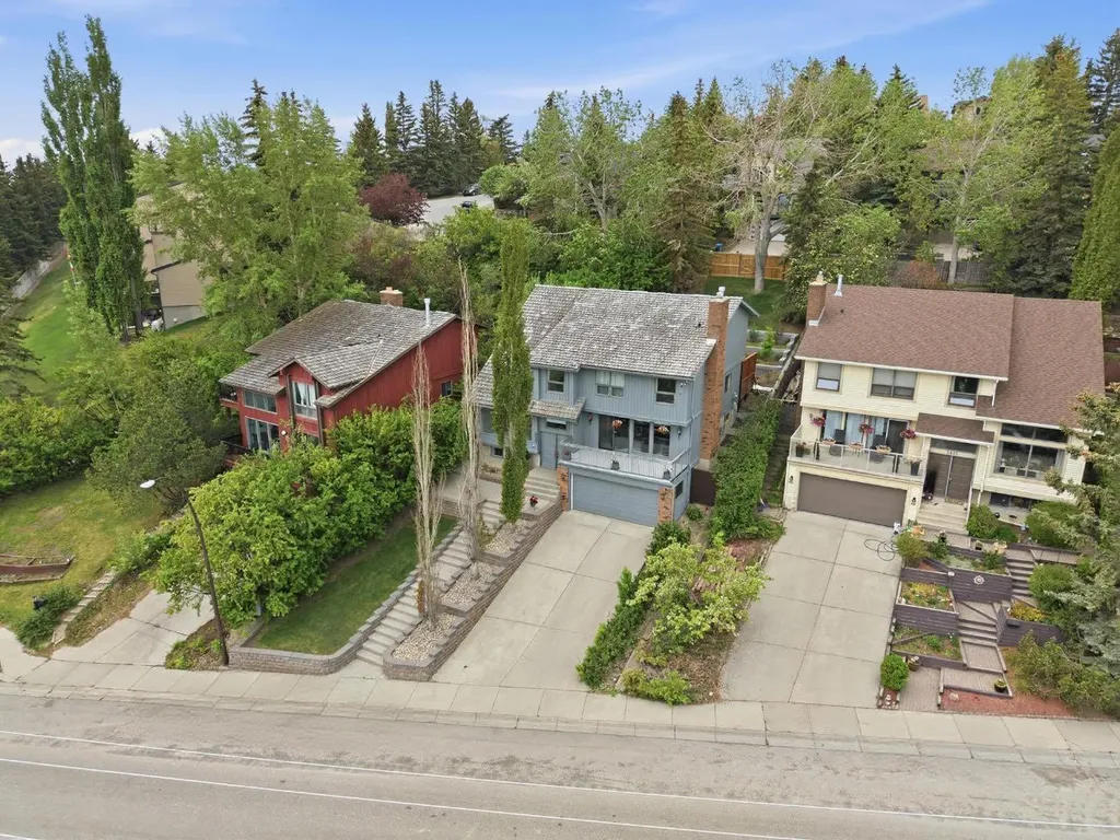 5807 Coach Hill Road SW Calgary AB T3H 1E3