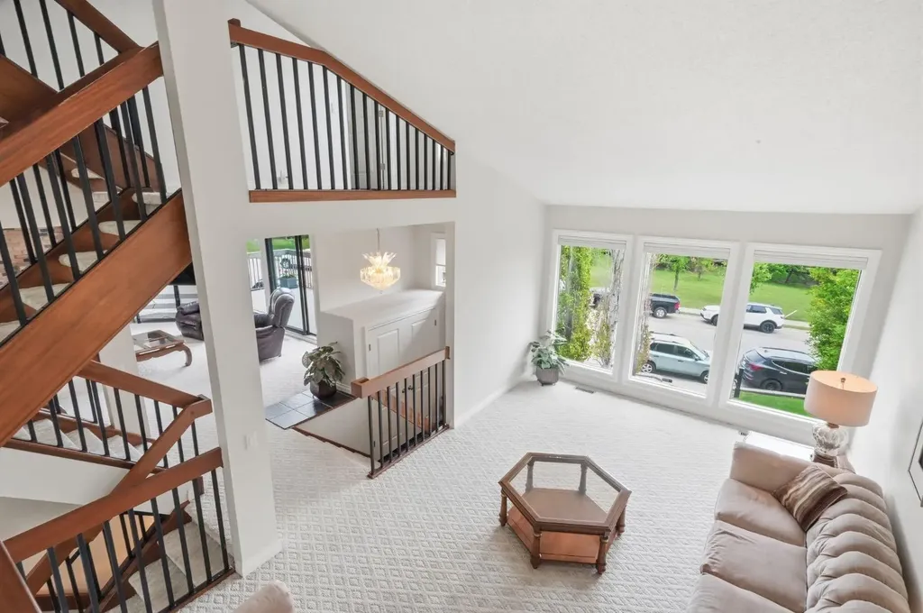 5807 Coach Hill Road SW Calgary AB T3H 1E3