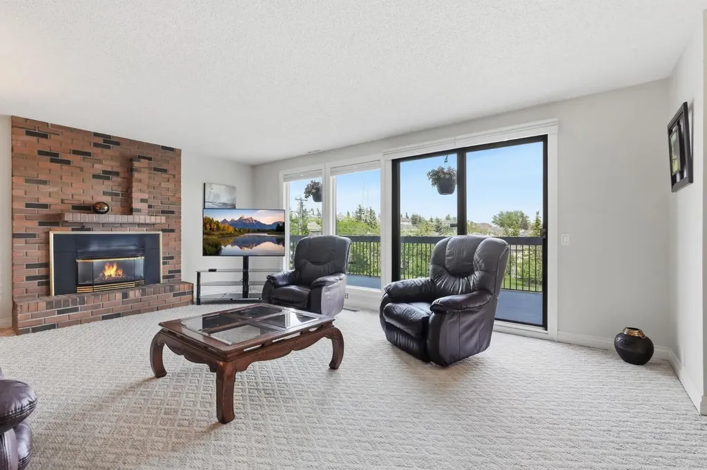 5807 Coach Hill Road SW Calgary AB T3H 1E3