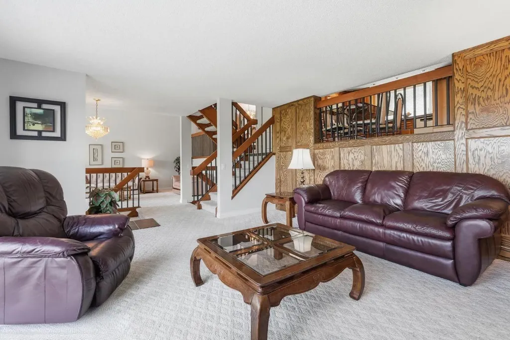 5807 Coach Hill Road SW Calgary AB T3H 1E3