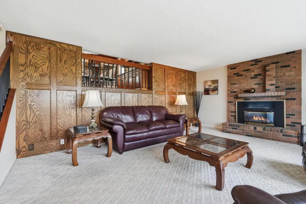 5807 Coach Hill Road SW Calgary AB T3H 1E3