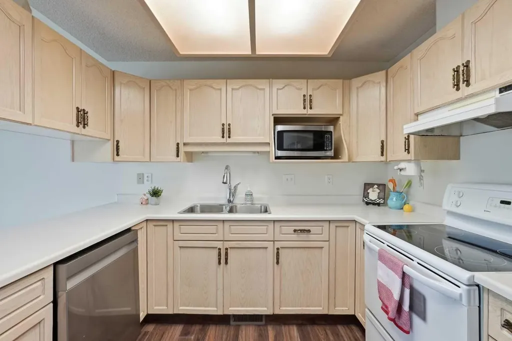 29 Edenwold Green NW Calgary AB T3A 5B8
