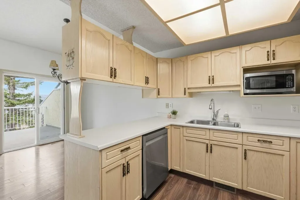 29 Edenwold Green NW Calgary AB T3A 5B8