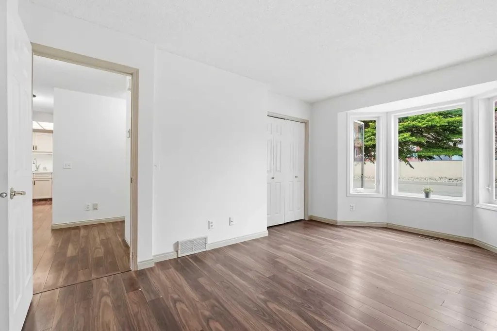 29 Edenwold Green NW Calgary AB T3A 5B8