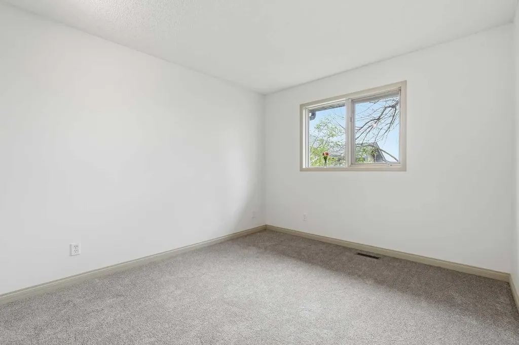 29 Edenwold Green NW Calgary AB T3A 5B8