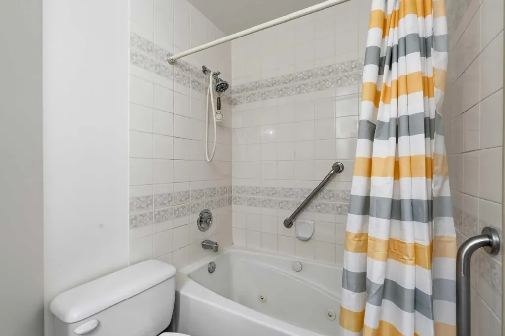 29 Edenwold Green NW Calgary AB T3A 5B8