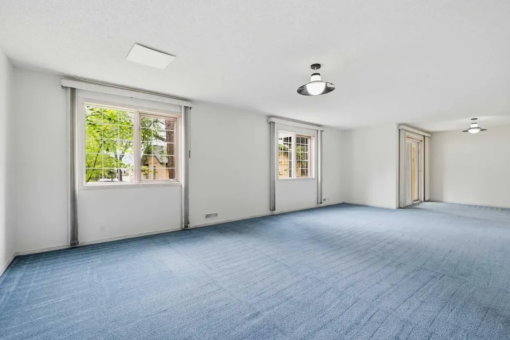 29 Edenwold Green NW Calgary AB T3A 5B8