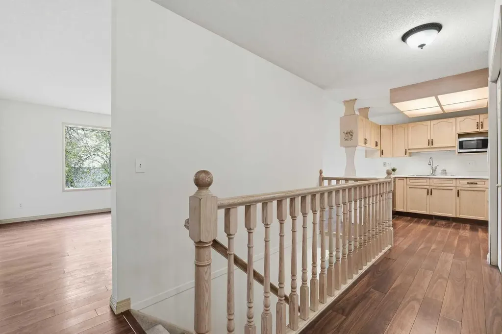 29 Edenwold Green NW Calgary AB T3A 5B8