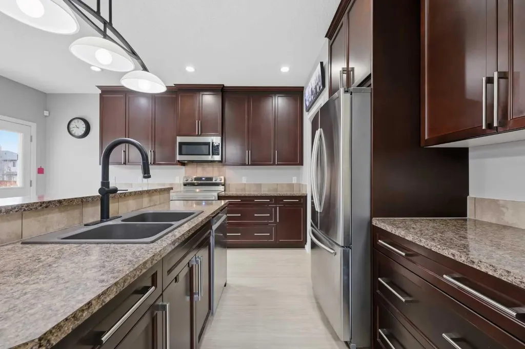 1198 Kingston Crescent SE Airdrie AB T4A 0E9