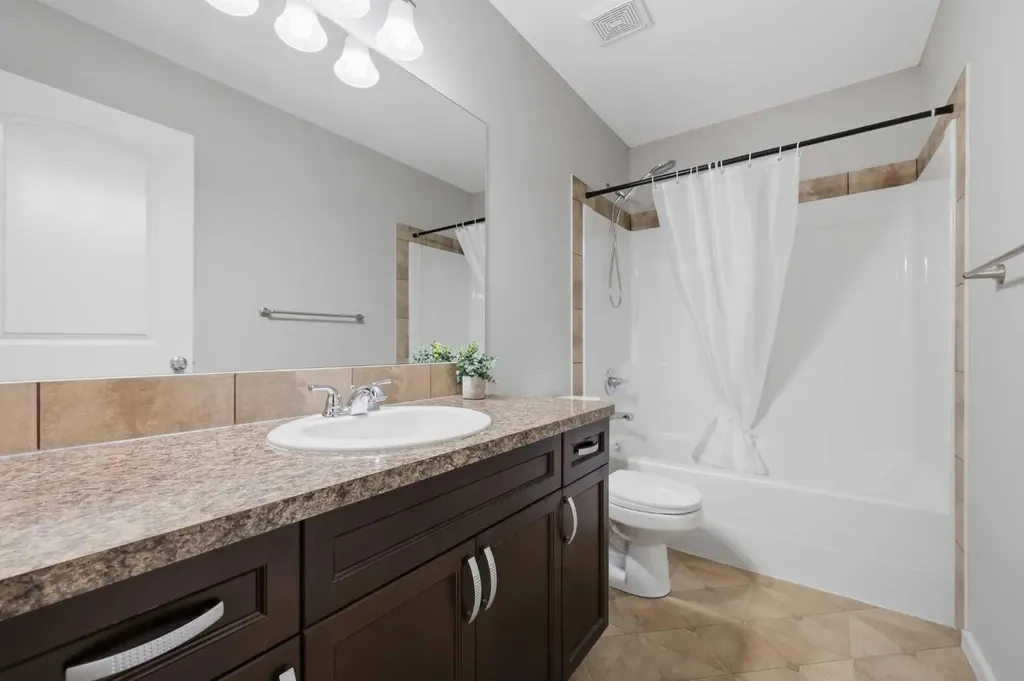 1198 Kingston Crescent SE Airdrie AB T4A 0E9