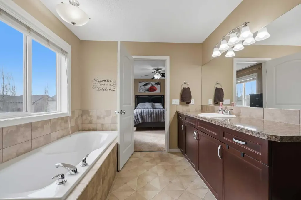 1198 Kingston Crescent SE Airdrie AB T4A 0E9