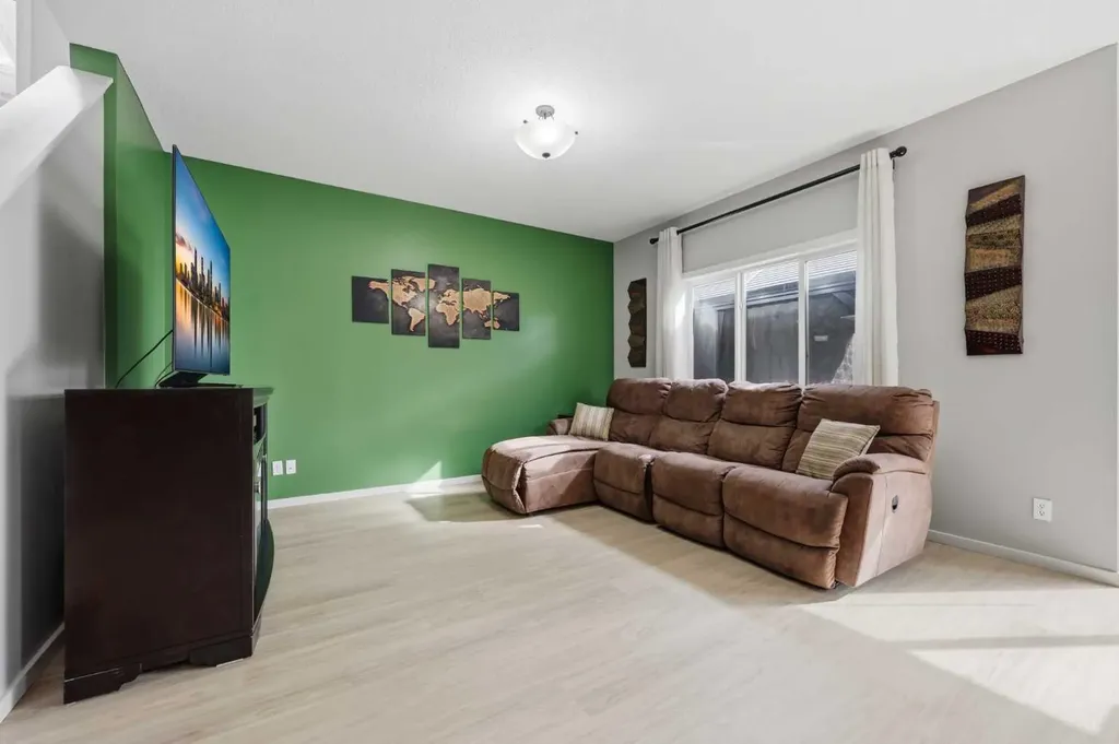 1198 Kingston Crescent SE Airdrie AB T4A 0E9