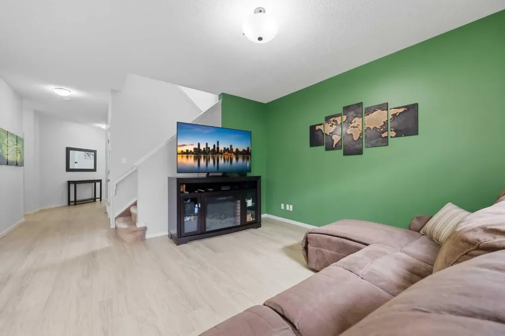 1198 Kingston Crescent SE Airdrie AB T4A 0E9