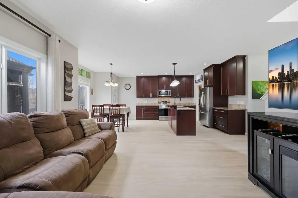 1198 Kingston Crescent SE Airdrie AB T4A 0E9