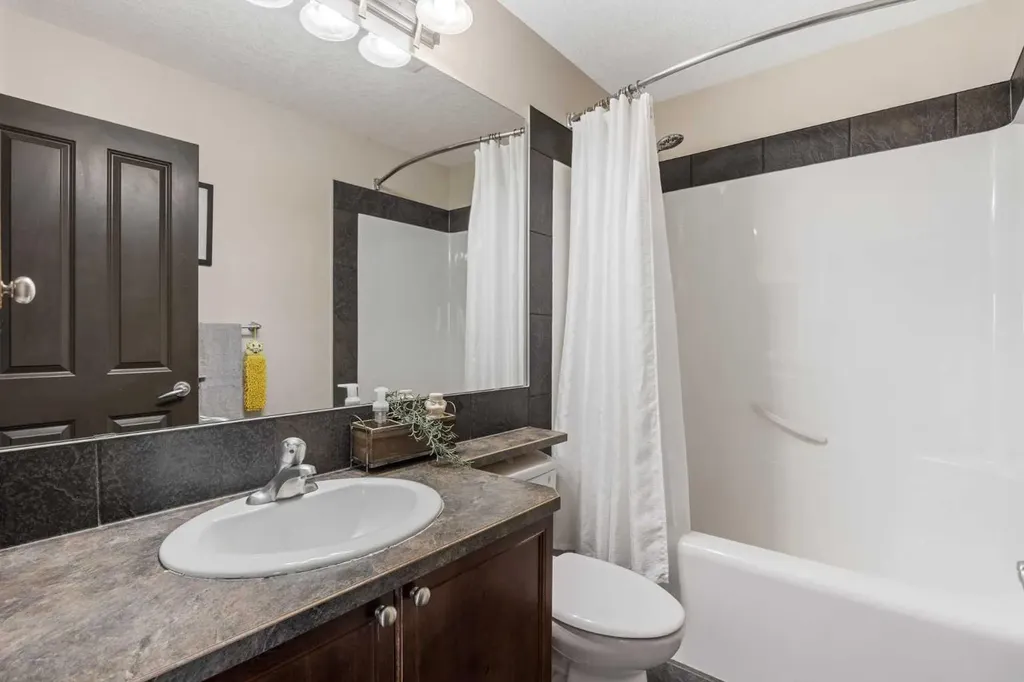 148 Westland Street Okotoks AB T1S 0B3