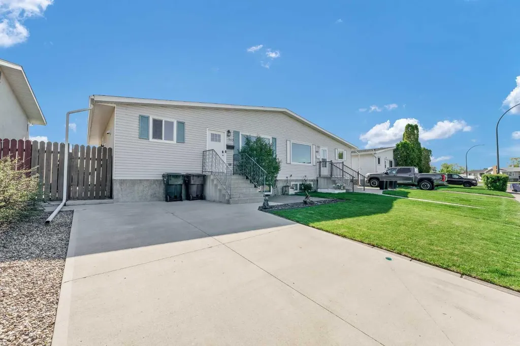 353 Ross Glen Drive SE Medicine Hat AB T1B 1Y3