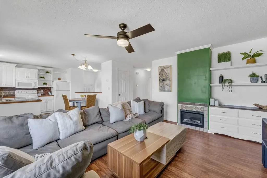 353 Ross Glen Drive SE Medicine Hat AB T1B 1Y3