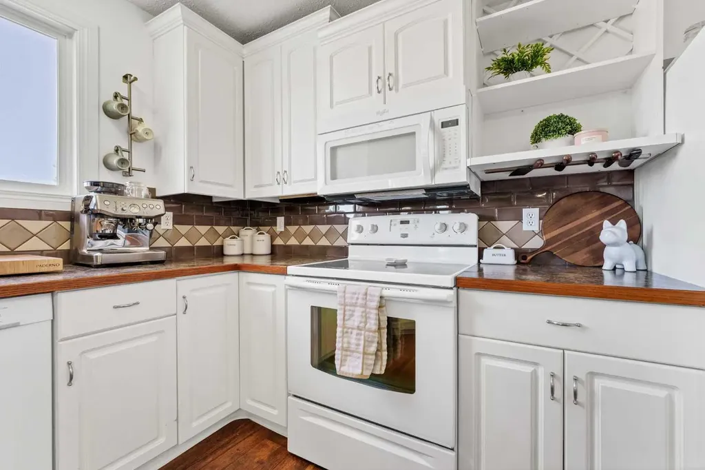 353 Ross Glen Drive SE Medicine Hat AB T1B 1Y3