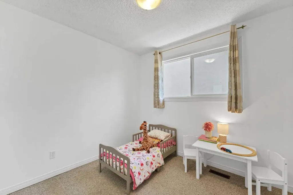 353 Ross Glen Drive SE Medicine Hat AB T1B 1Y3
