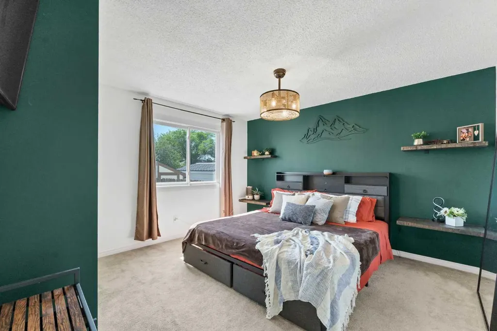 353 Ross Glen Drive SE Medicine Hat AB T1B 1Y3