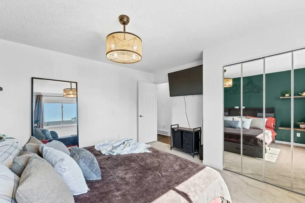 353 Ross Glen Drive SE Medicine Hat AB T1B 1Y3