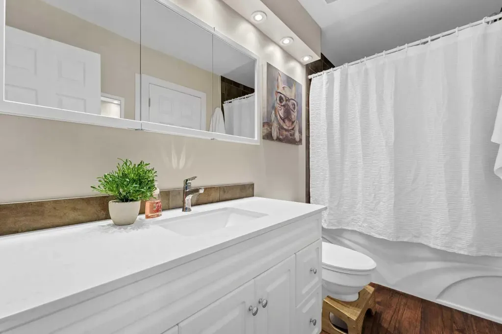 353 Ross Glen Drive SE Medicine Hat AB T1B 1Y3