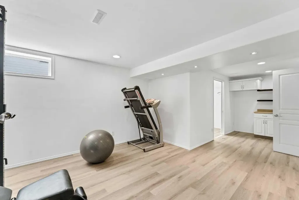 353 Ross Glen Drive SE Medicine Hat AB T1B 1Y3