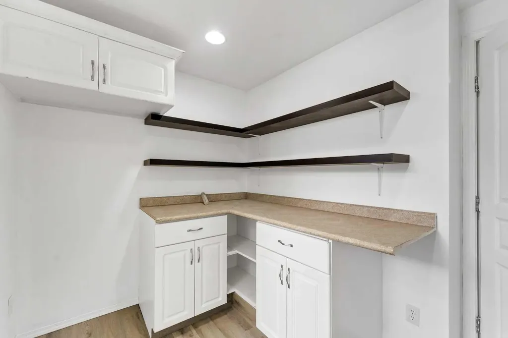 353 Ross Glen Drive SE Medicine Hat AB T1B 1Y3