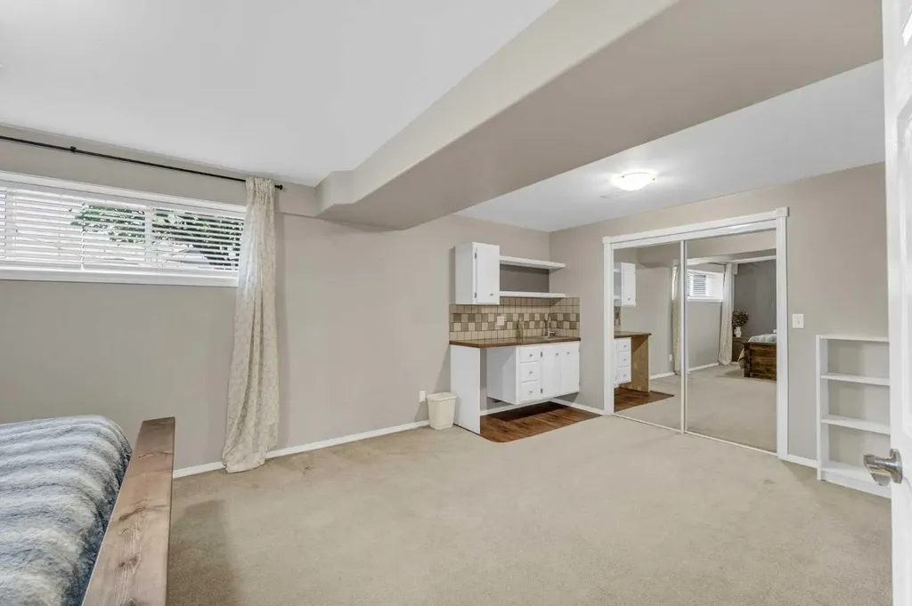 353 Ross Glen Drive SE Medicine Hat AB T1B 1Y3
