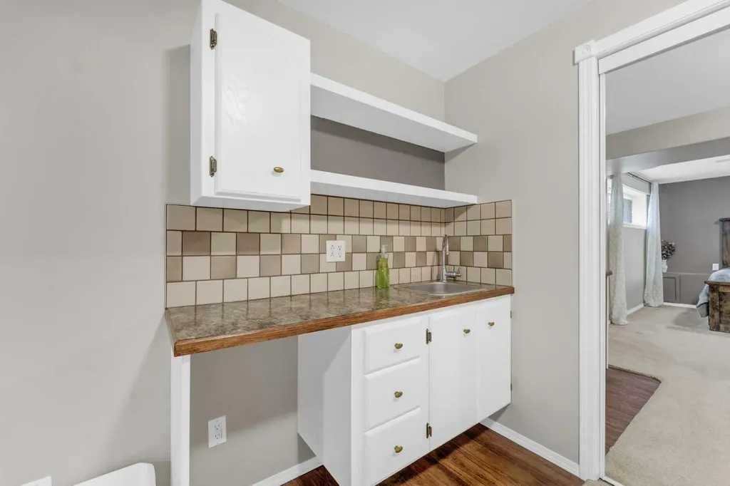 353 Ross Glen Drive SE Medicine Hat AB T1B 1Y3