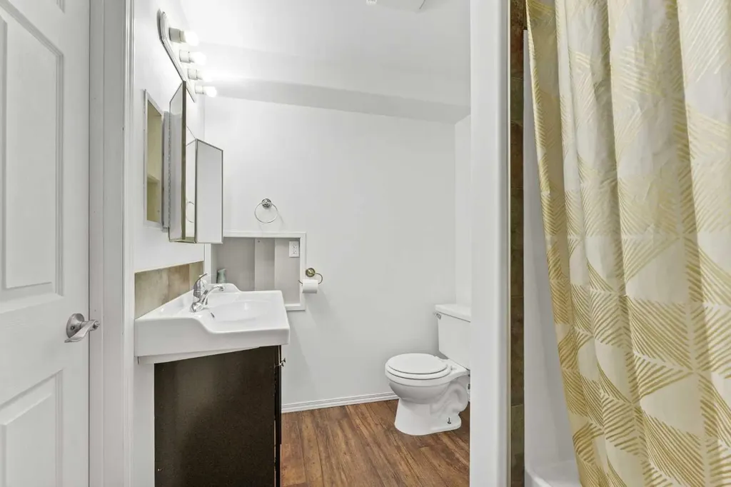 353 Ross Glen Drive SE Medicine Hat AB T1B 1Y3