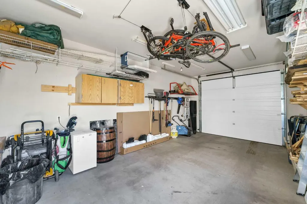 353 Ross Glen Drive SE Medicine Hat AB T1B 1Y3