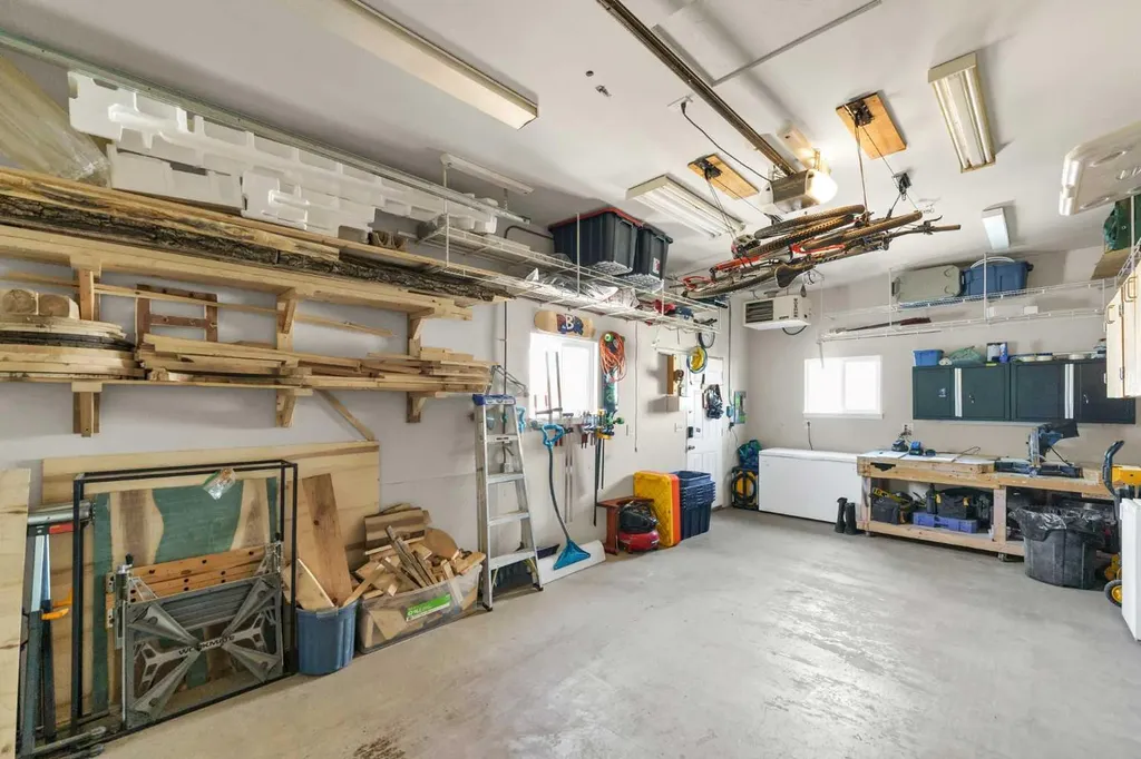 353 Ross Glen Drive SE Medicine Hat AB T1B 1Y3