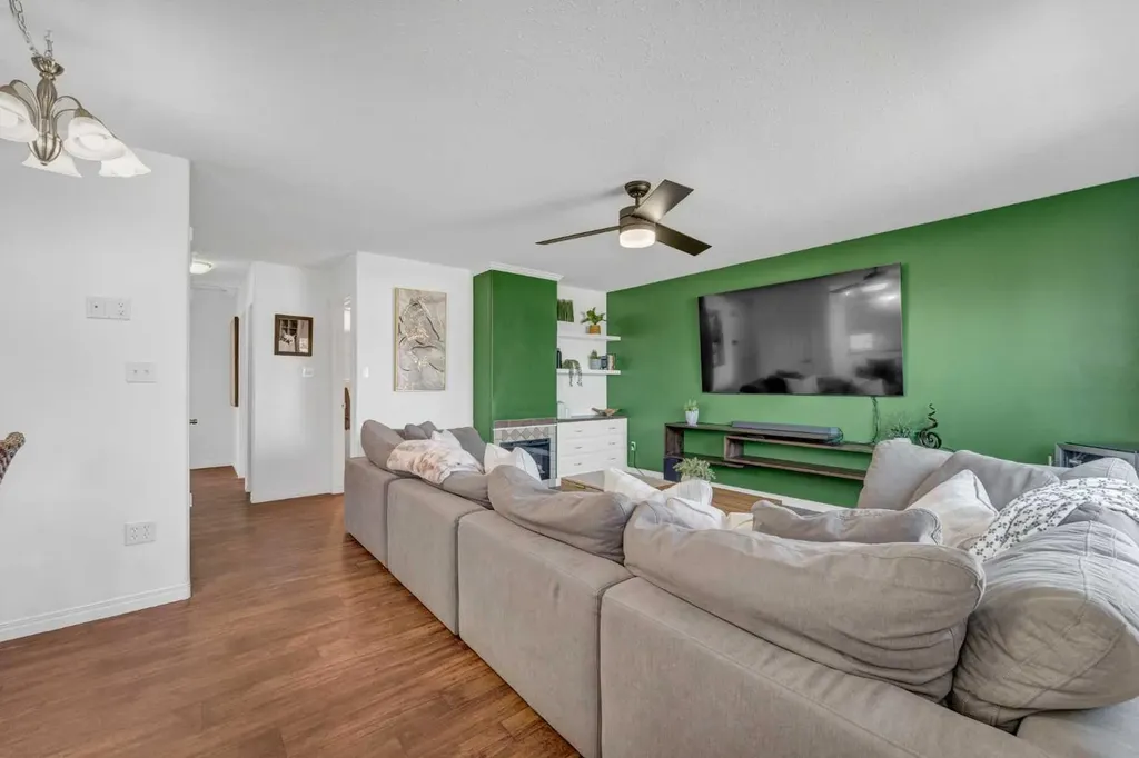 353 Ross Glen Drive SE Medicine Hat AB T1B 1Y3